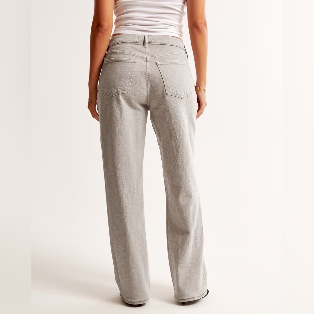 NWOT Abercrombie & Fitch Curve Love Low Rise Baggy Jeans in Chai - Picture 2 of 4
